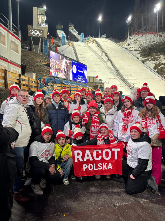 Kibice Jantara dopingują Polaków na skoczni