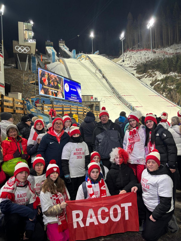 Kibice Jantara dopingują Polaków na skoczni