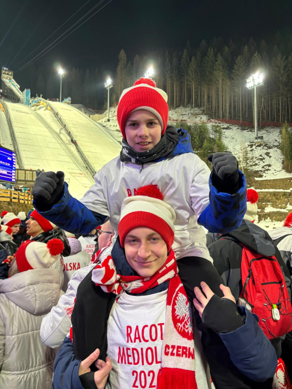 Kibice Jantara dopingują Polaków na skoczni