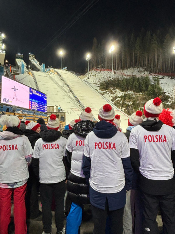 Kibice Jantara dopingują Polaków na skoczni