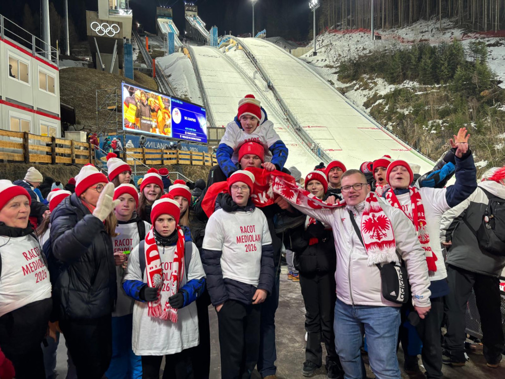 Kibice Jantara dopingują Polaków na skoczni