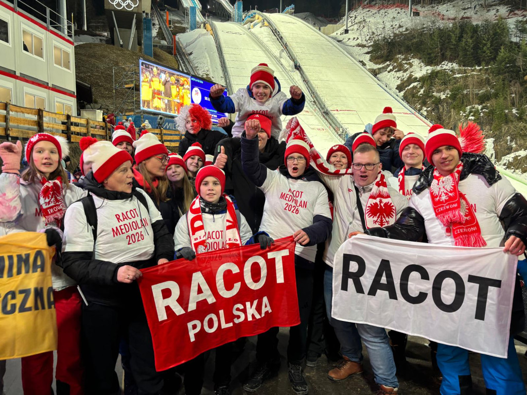 Kibice Jantara dopingują Polaków na skoczni