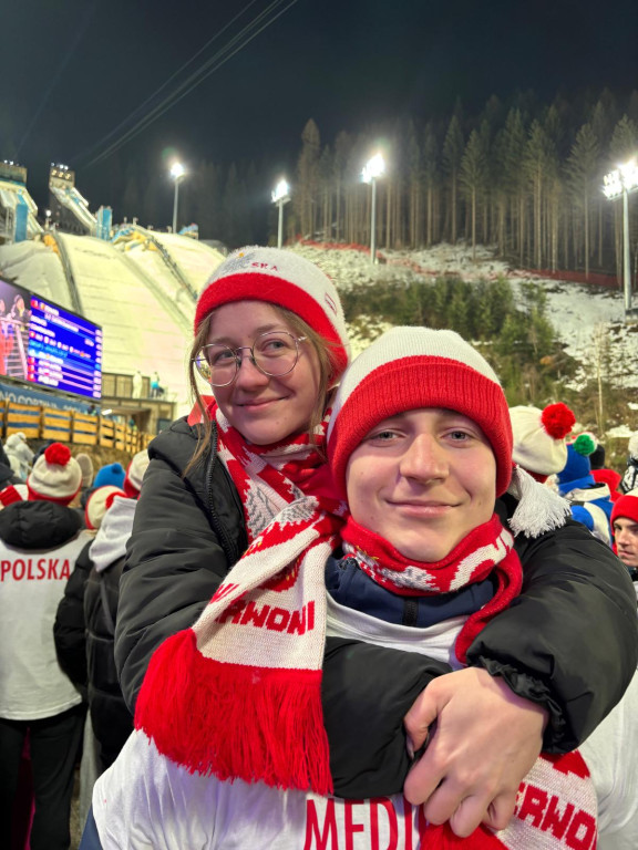 Kibice Jantara dopingują Polaków na skoczni