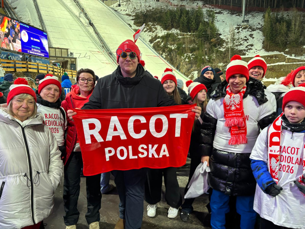 Kibice Jantara dopingują Polaków na skoczni