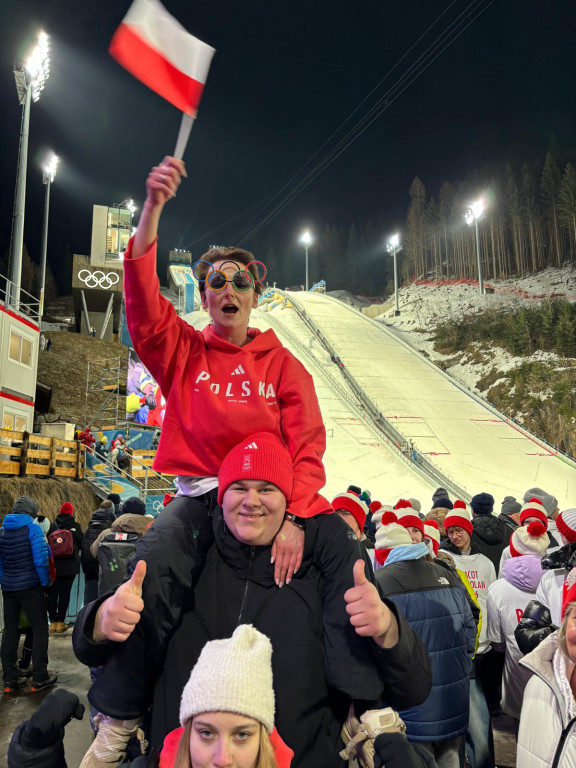 Kibice Jantara dopingują Polaków na skoczni