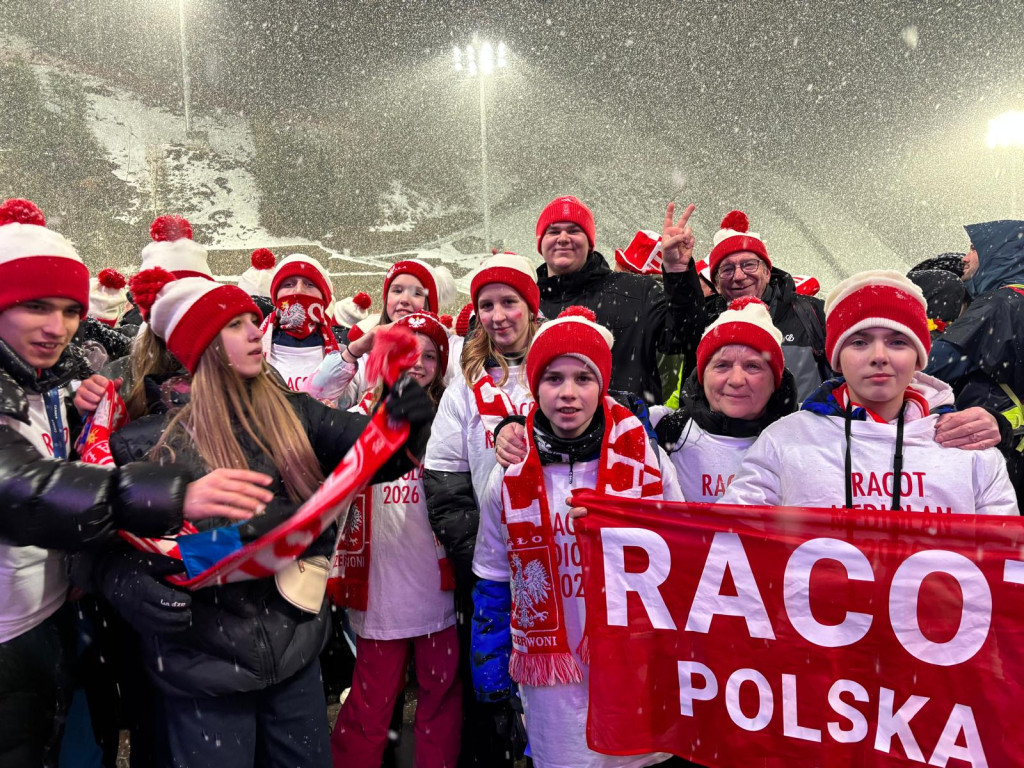 Kibice Jantara dopingują Polaków na skoczni