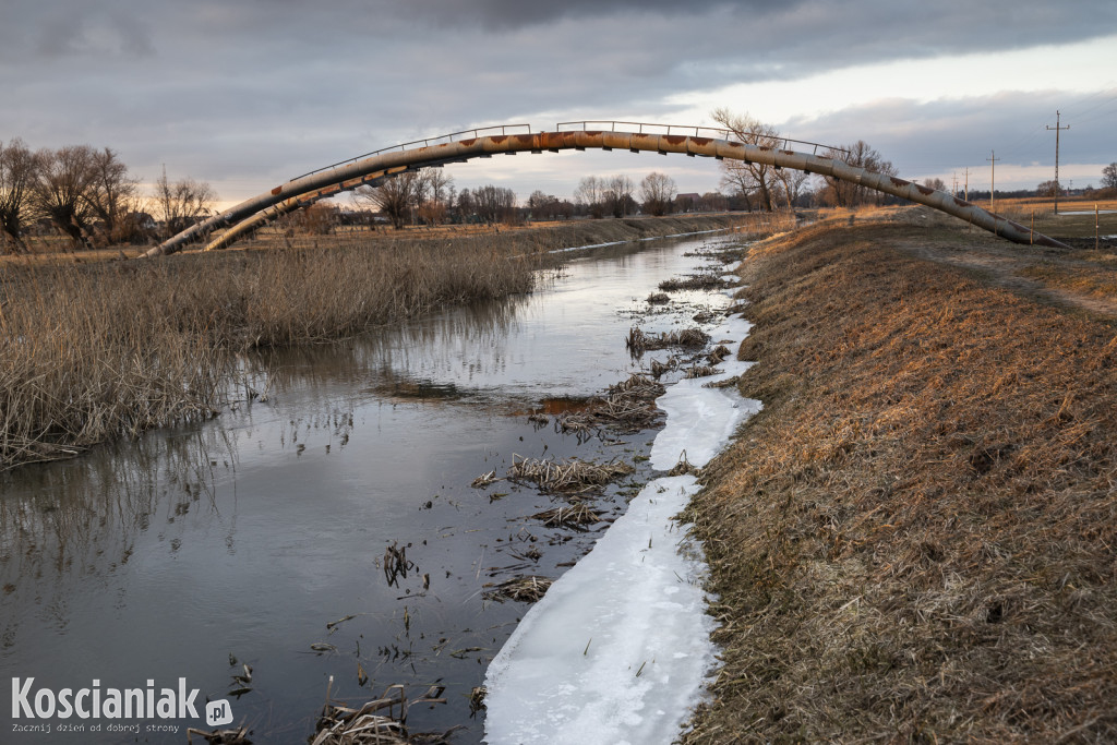 Zniknął łuk z rur nad kanałem Obry