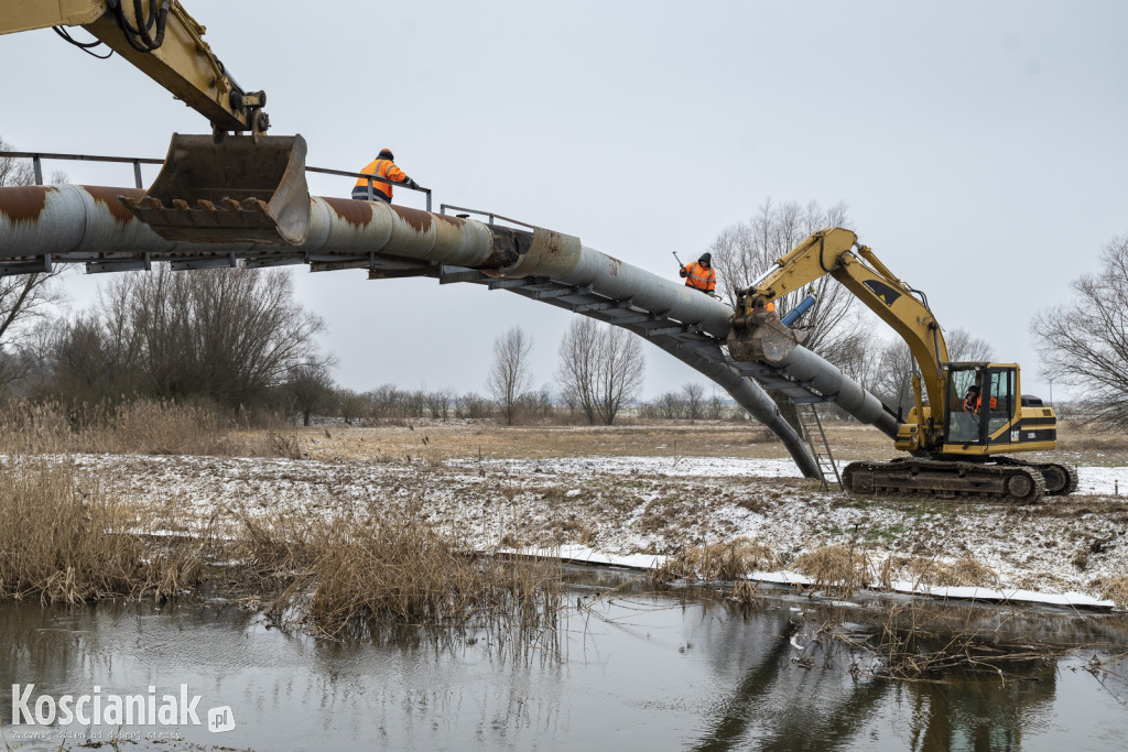 Zniknął łuk z rur nad kanałem Obry