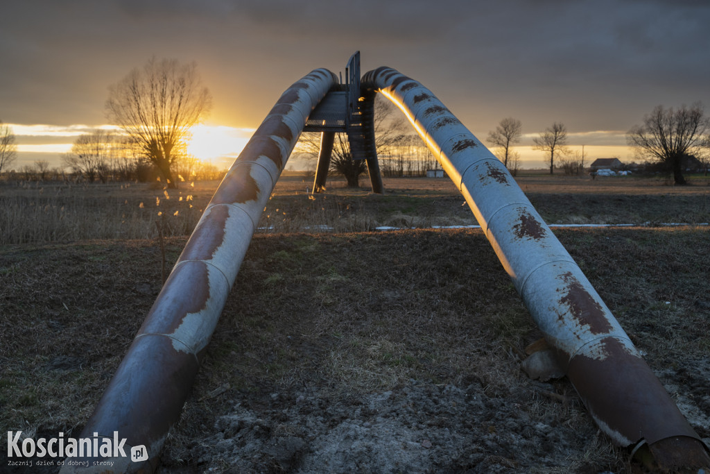 Zniknął łuk z rur nad kanałem Obry