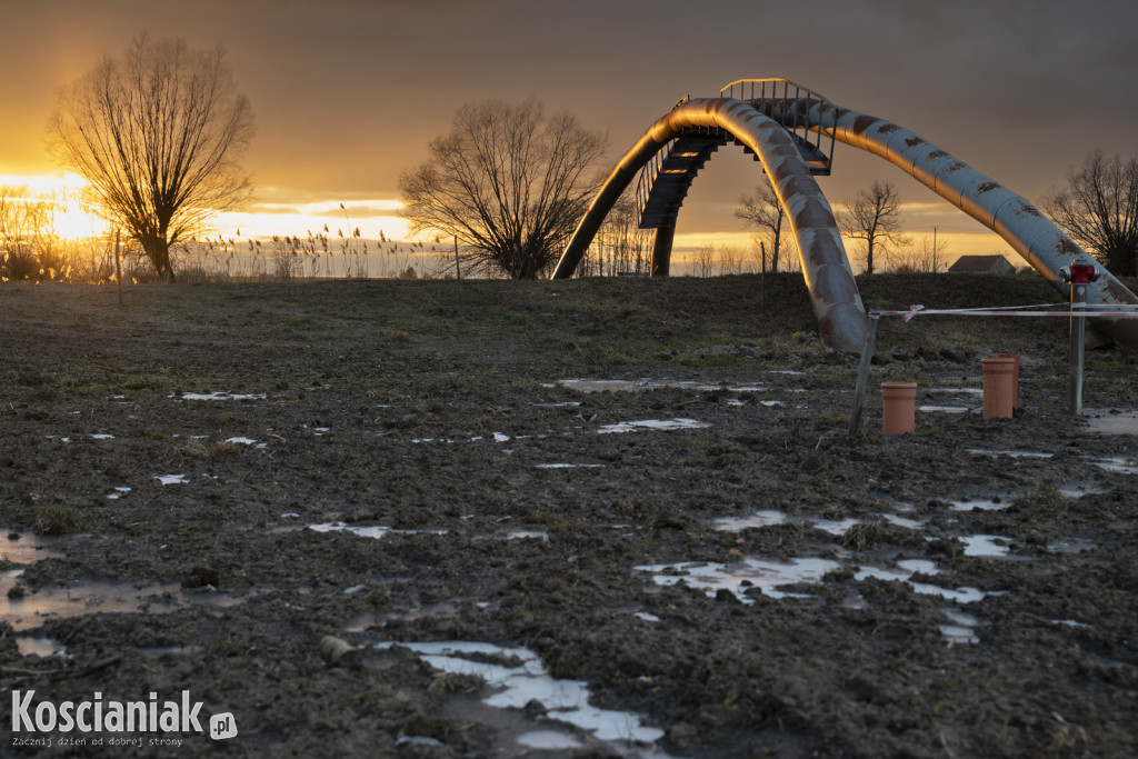Zniknął łuk z rur nad kanałem Obry