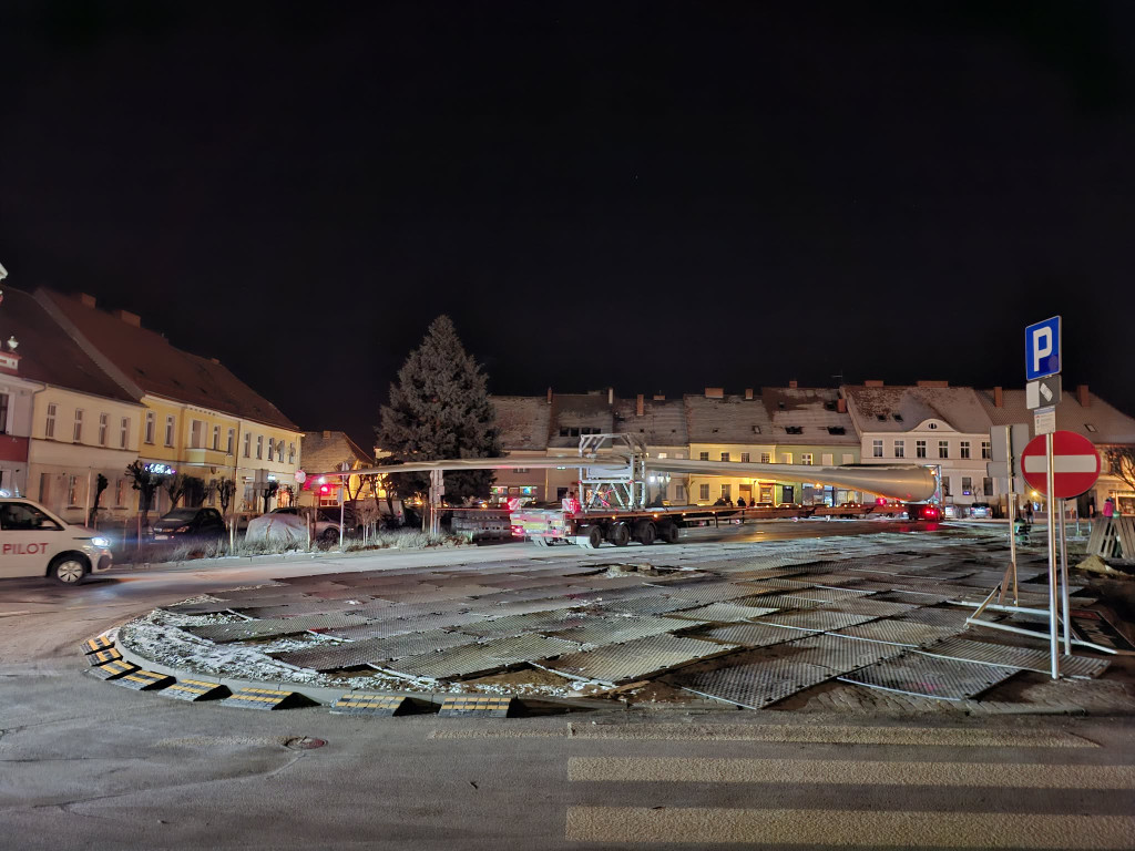 Przejazd kolosów przez Śmigiel