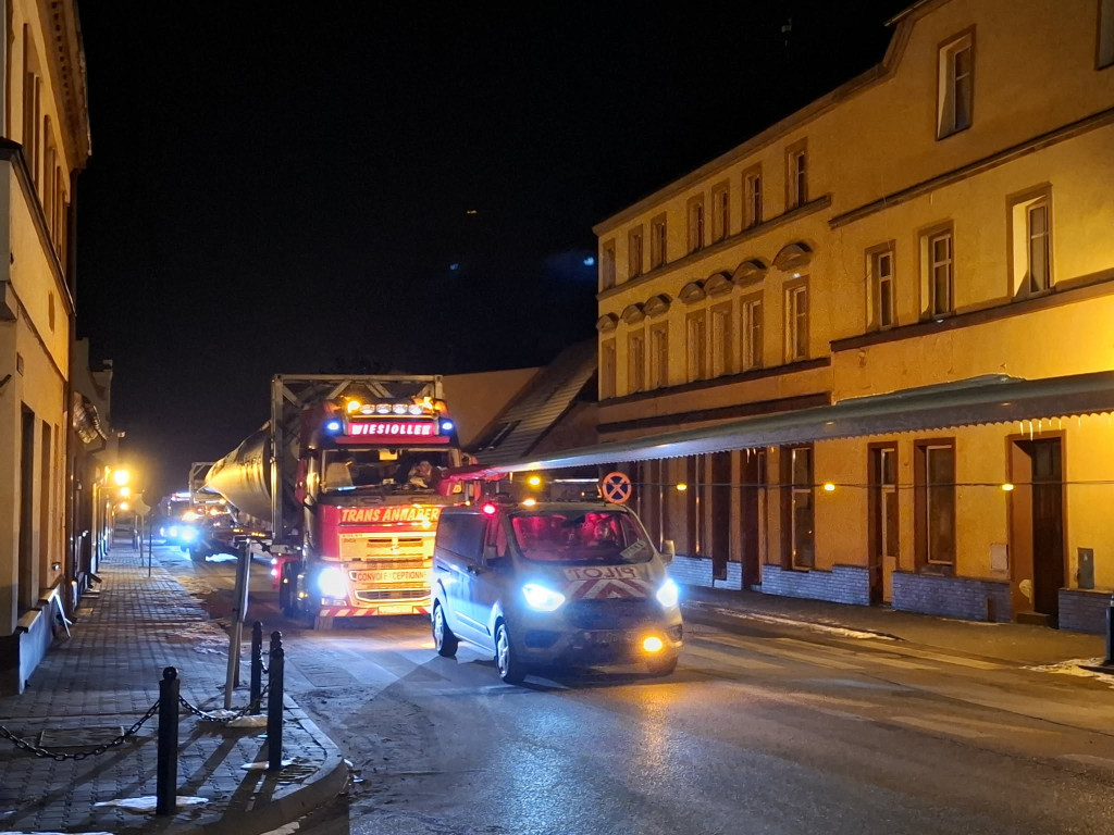 Przejazd kolosów przez Śmigiel