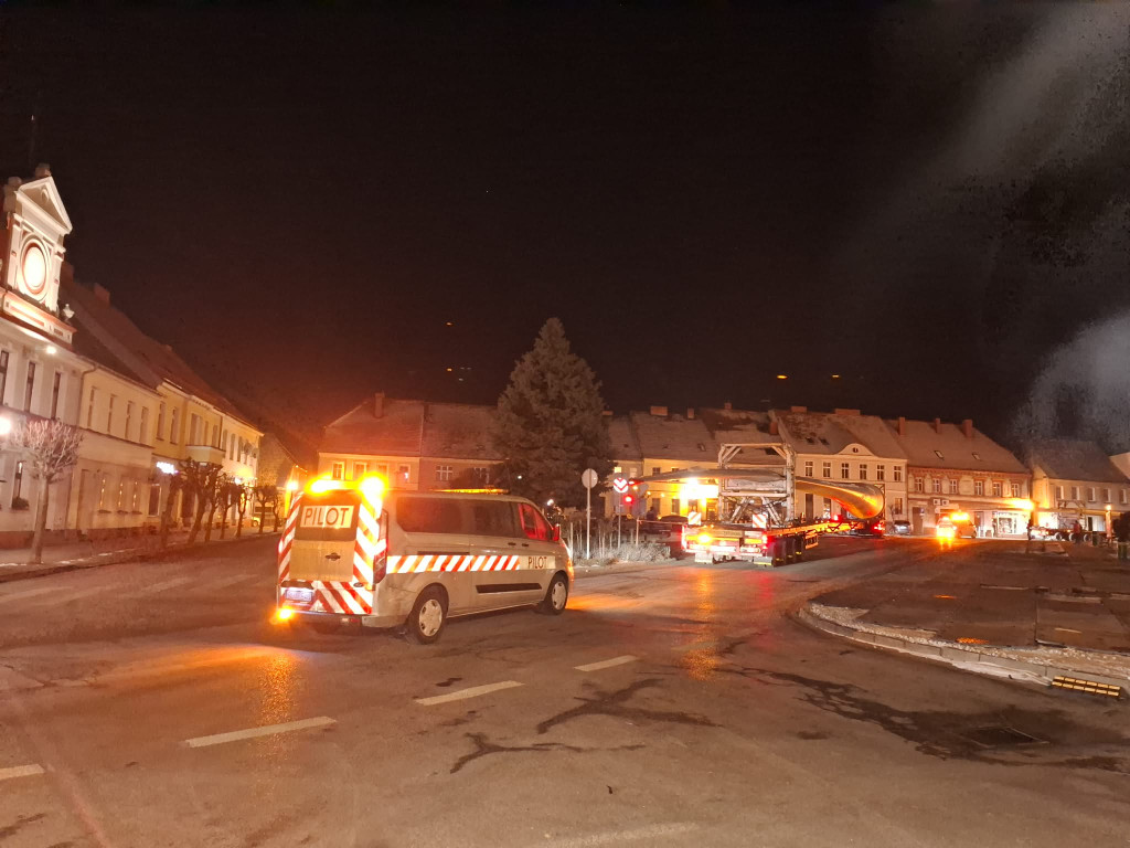 Przejazd kolosów przez Śmigiel