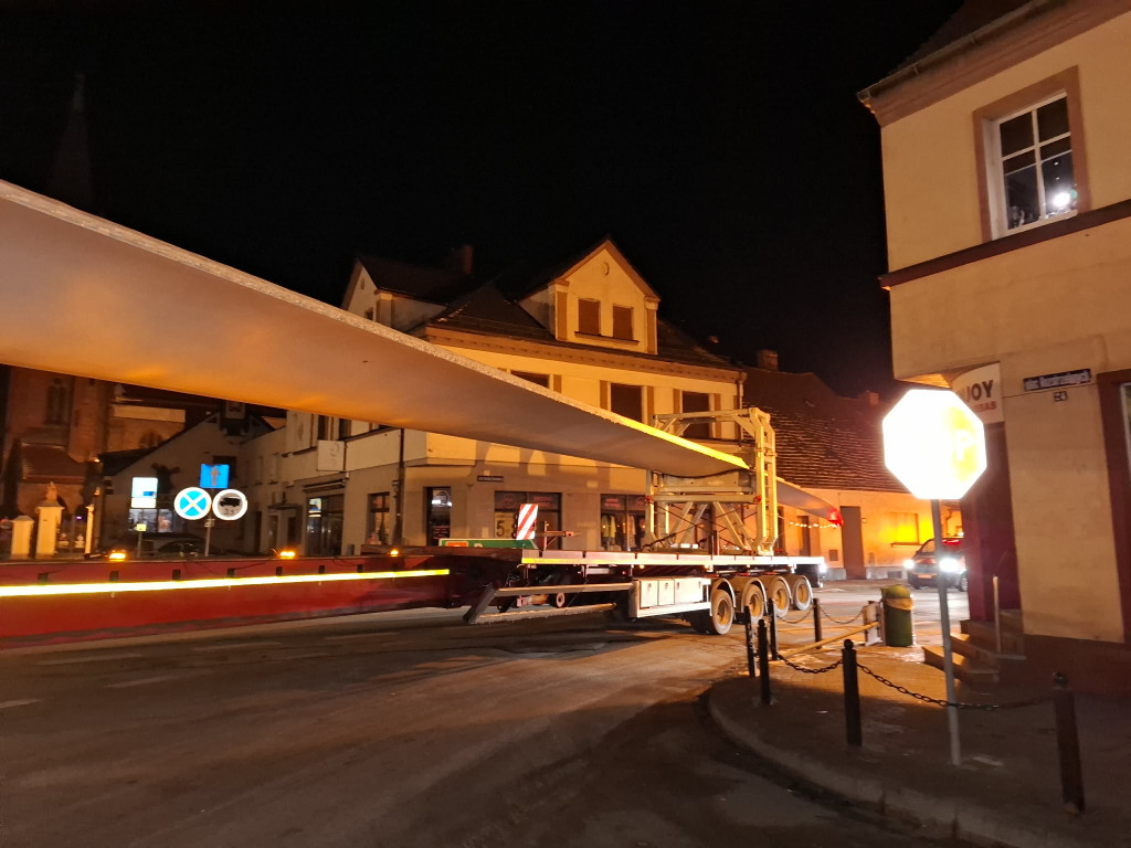 Przejazd kolosów przez Śmigiel