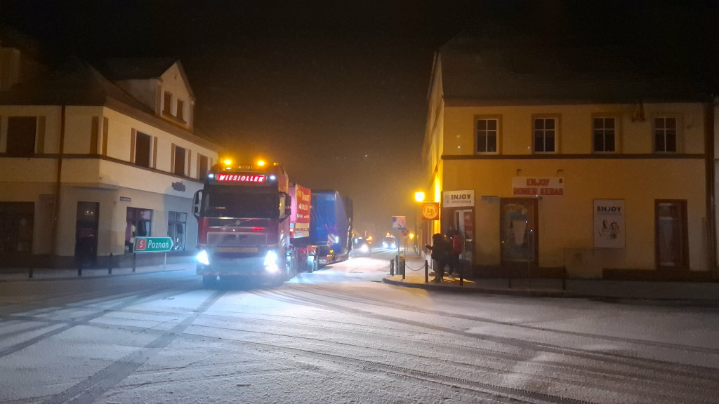 Przejazd kolosów przez Śmigiel