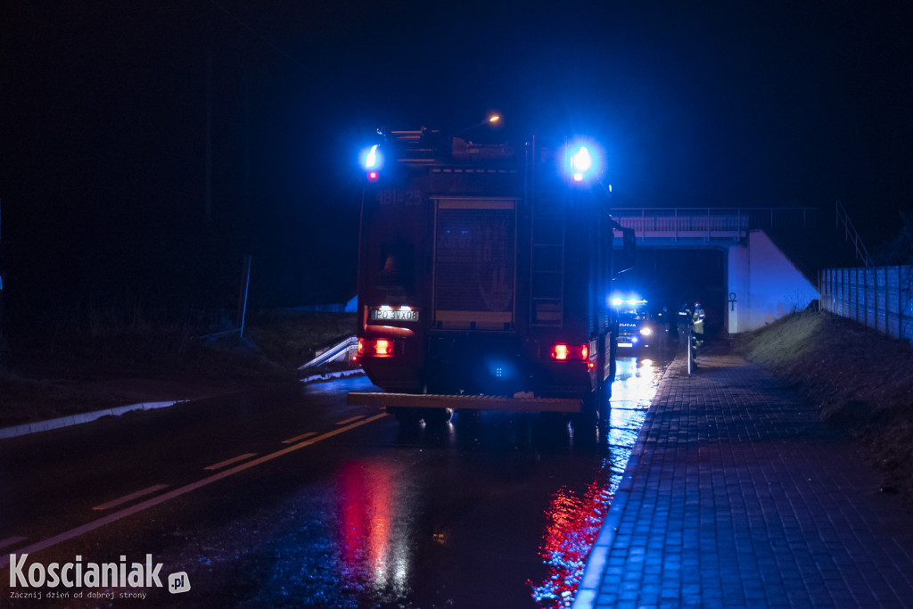 Zalana droga pod wiaduktem w Nacławiu