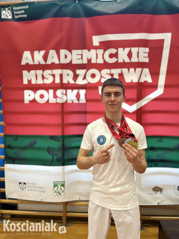 Aleksander Opas z trzema medalami Mistrzostw