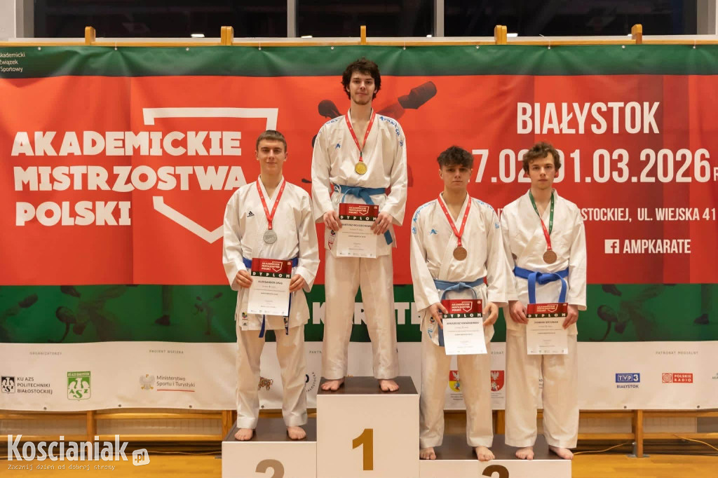Aleksander Opas z trzema medalami Mistrzostw