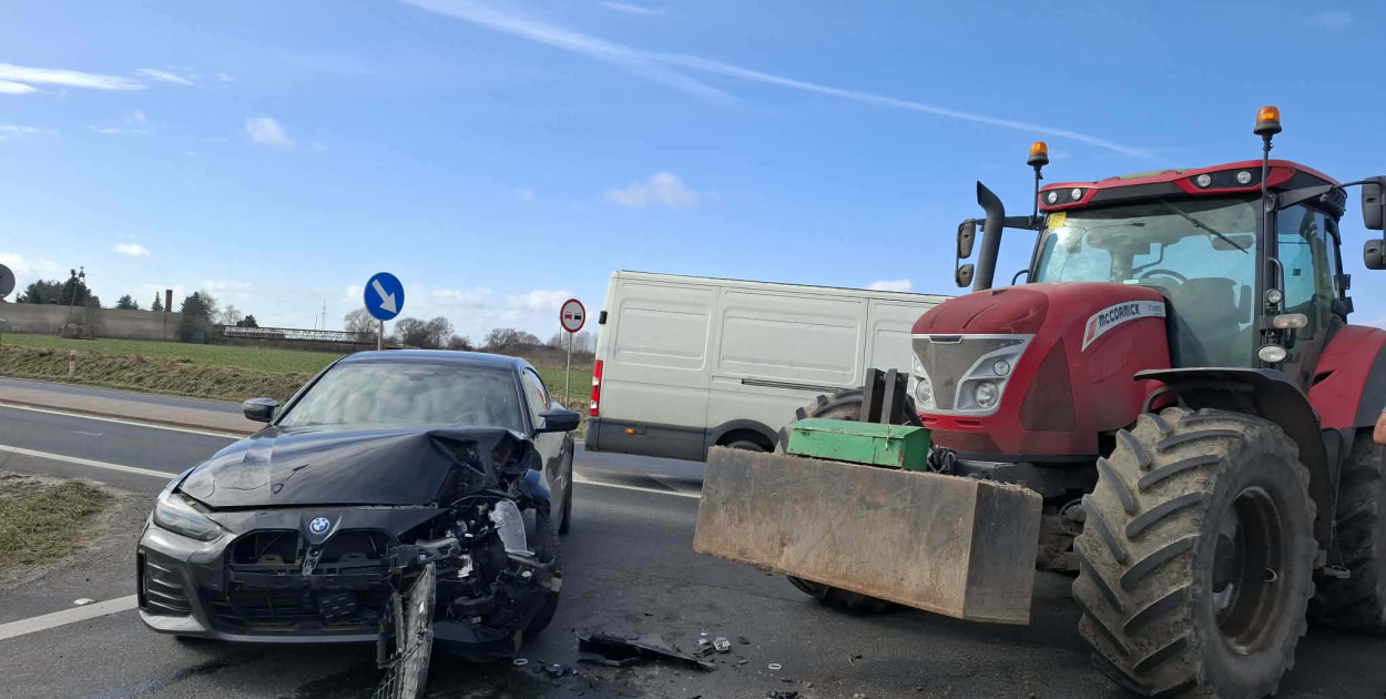 Zderzenie ciągnika z BMW