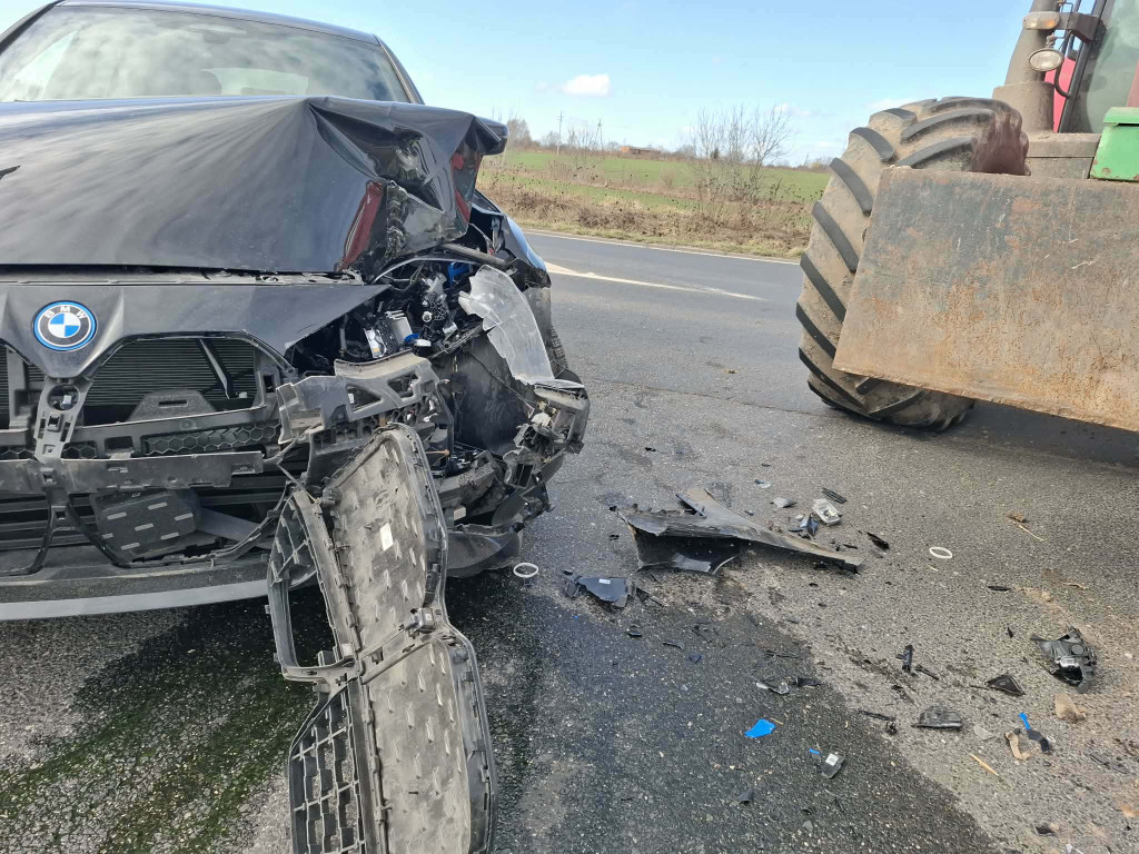 Zderzenie ciągnika z BMW