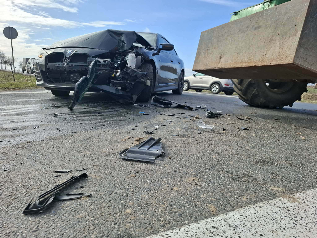 Zderzenie ciągnika z BMW