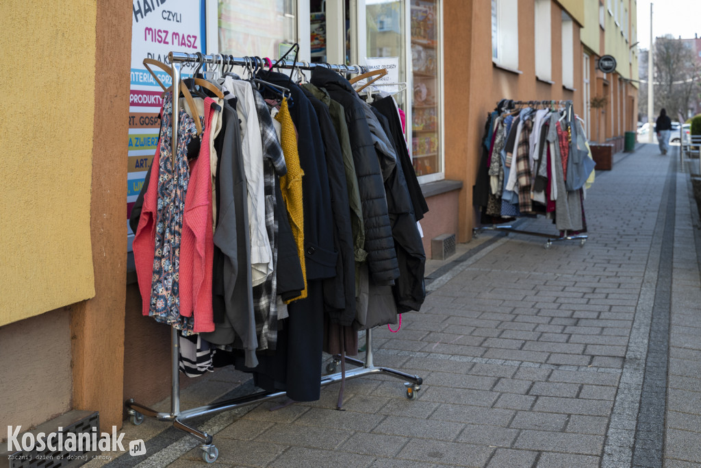 Kiermasz darmowej odzieży na os. Piastowskim