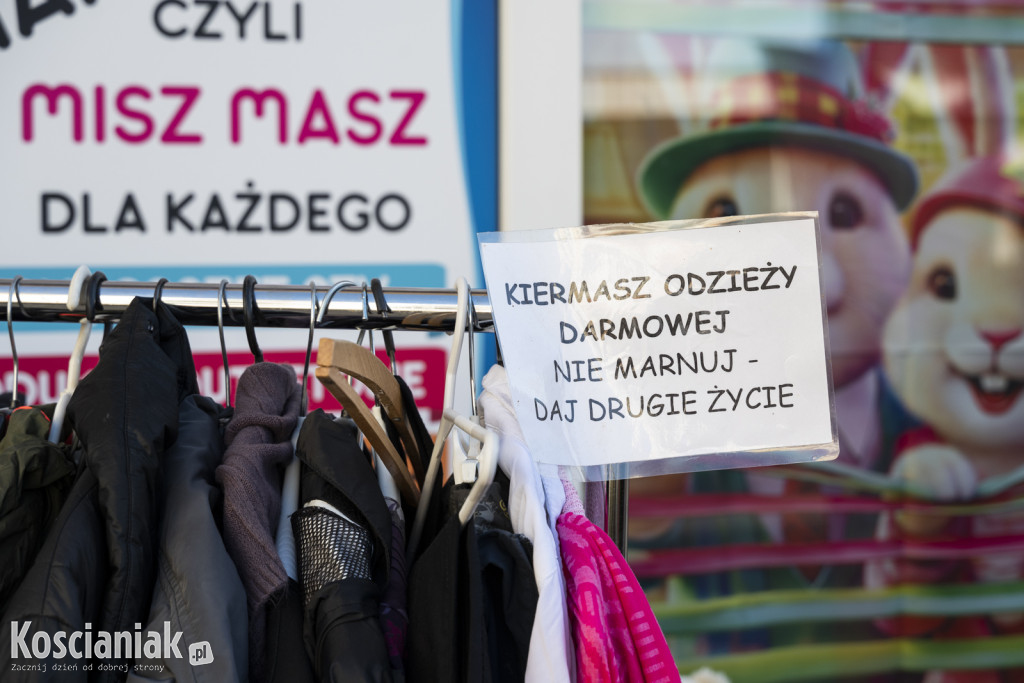 Kiermasz darmowej odzieży na os. Piastowskim