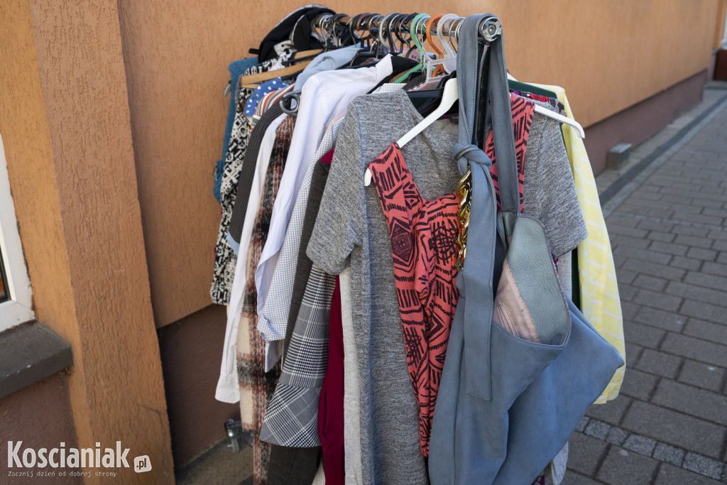 Kiermasz darmowej odzieży na os. Piastowskim