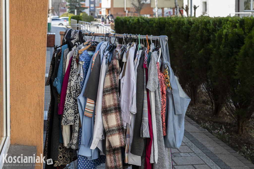 Kiermasz darmowej odzieży na os. Piastowskim