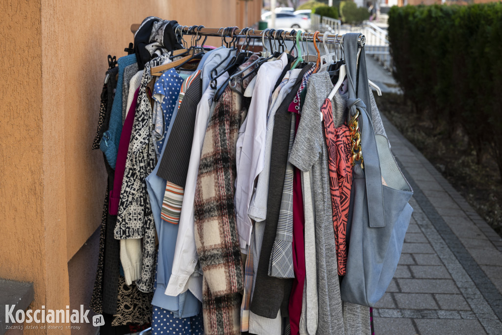 Kiermasz darmowej odzieży na os. Piastowskim