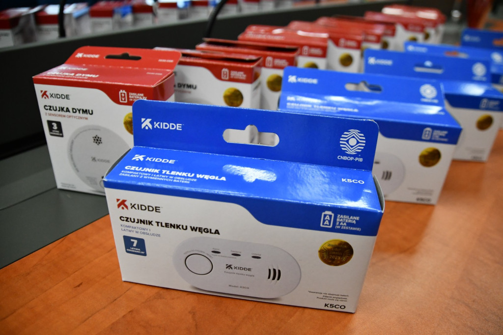 Czujki tlenku węgla i dymu dla powiatu