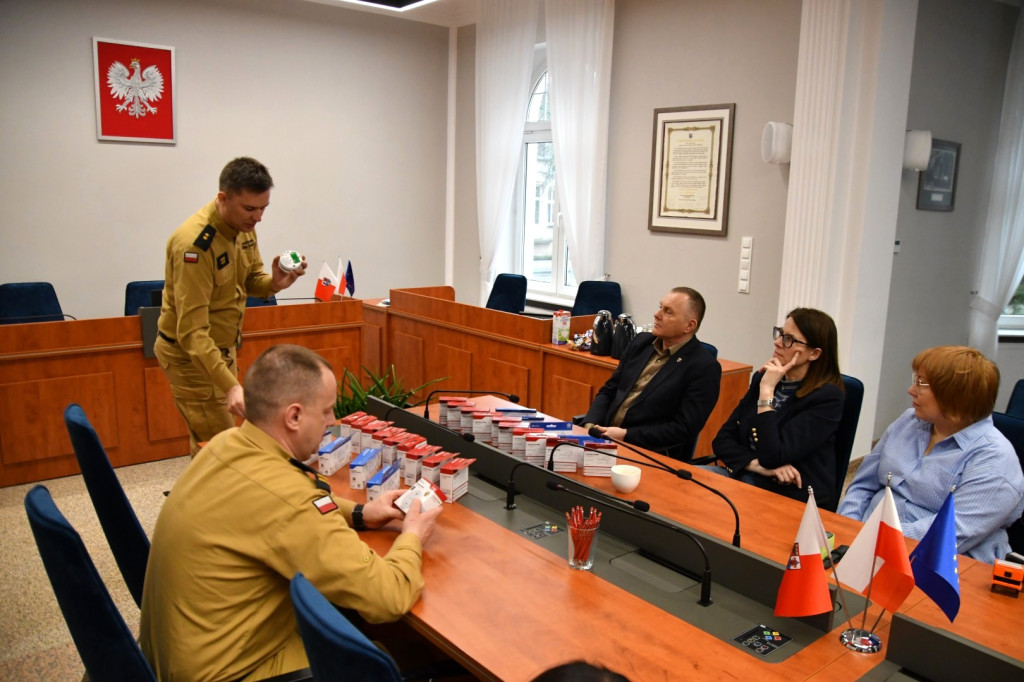 Czujki tlenku węgla i dymu dla powiatu