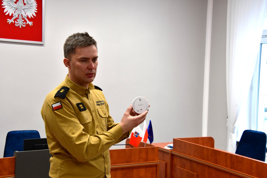 Czujki tlenku węgla i dymu dla powiatu