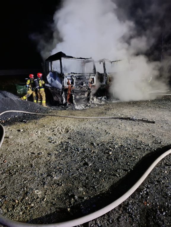 Spłonęły dwie ciężarówki w Nietążkowie