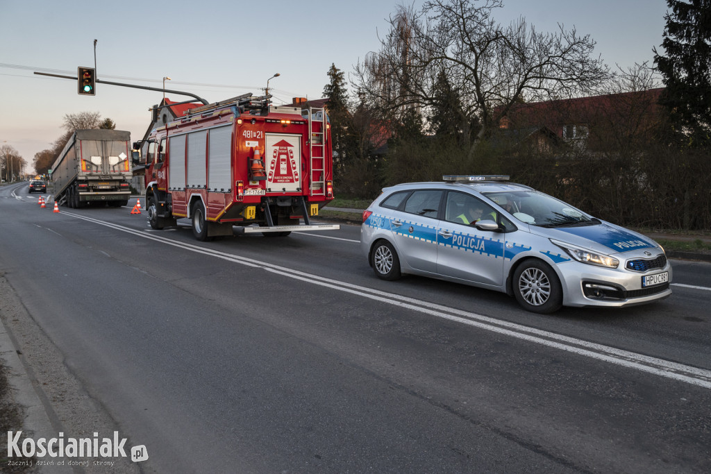 Odczepiła się naczepa na skrzyżowaniu w Racocie