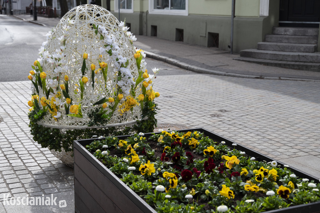 Ozdoby wielkanocne i wiosenne w Kościanie