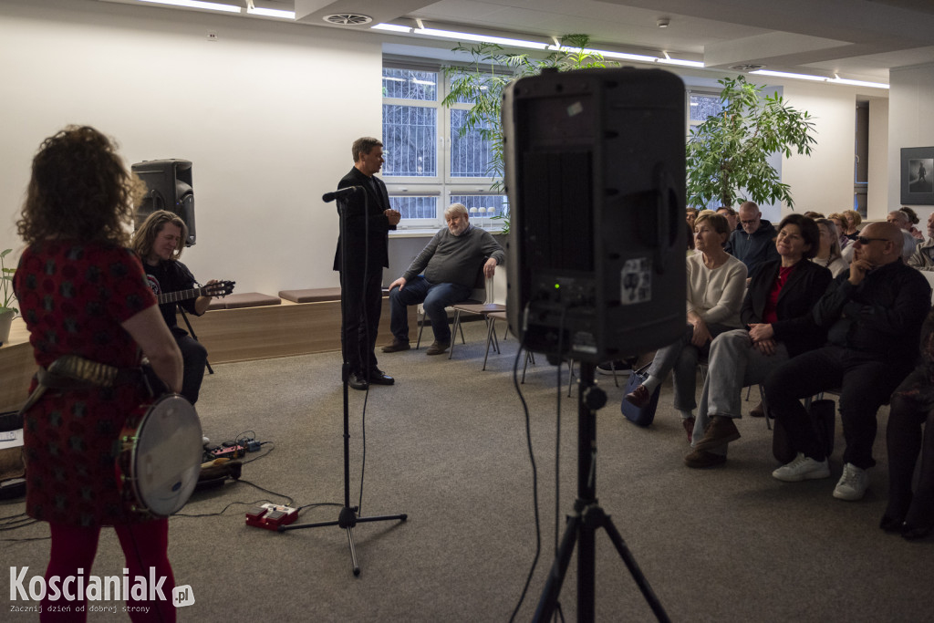 Koncert Nata Evgeny w kościańskiej bibliotece