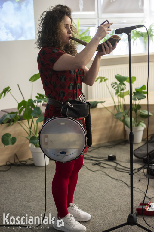 Koncert Nata Evgeny w kościańskiej bibliotece