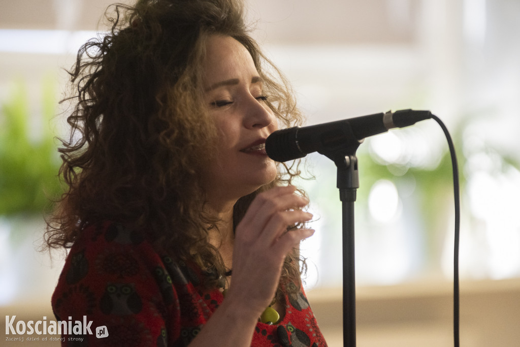 Koncert Nata Evgeny w kościańskiej bibliotece