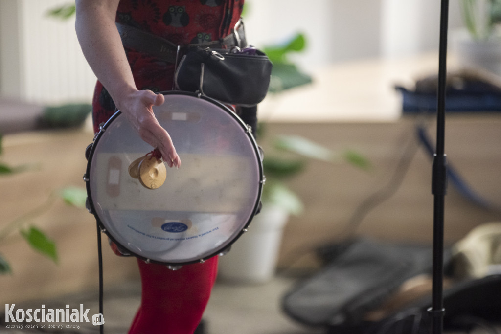 Koncert Nata Evgeny w kościańskiej bibliotece