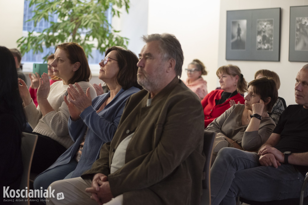Koncert Nata Evgeny w kościańskiej bibliotece