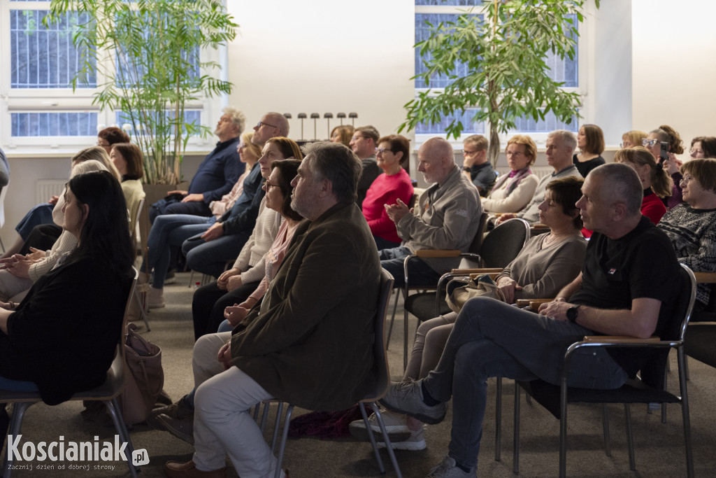 Koncert Nata Evgeny w kościańskiej bibliotece