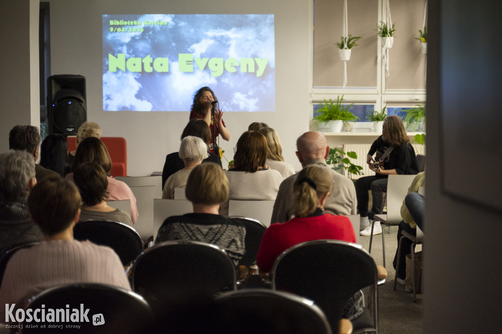 Koncert Nata Evgeny w kościańskiej bibliotece