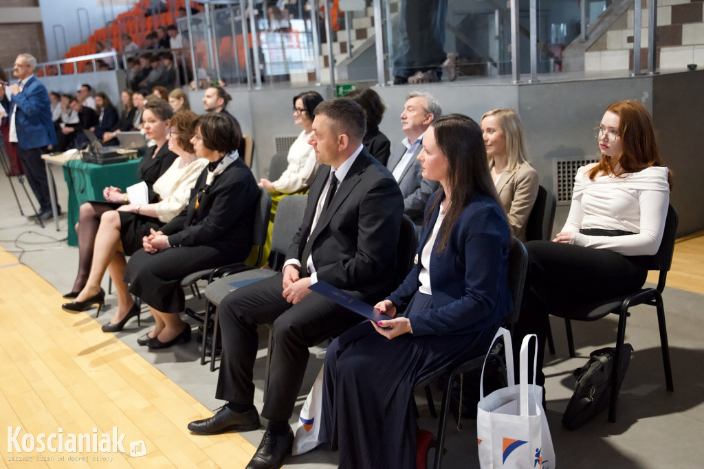 Zakończenie szkoły przez maturzystów „Ratajczaka”