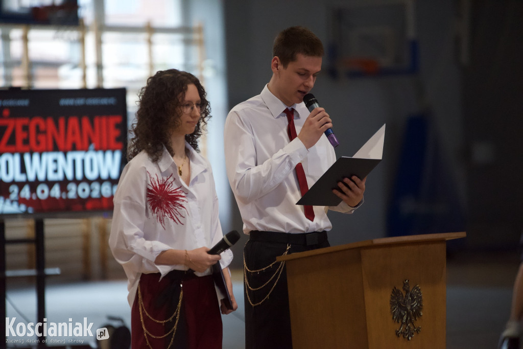 Zakończenie szkoły przez maturzystów „Ratajczaka”
