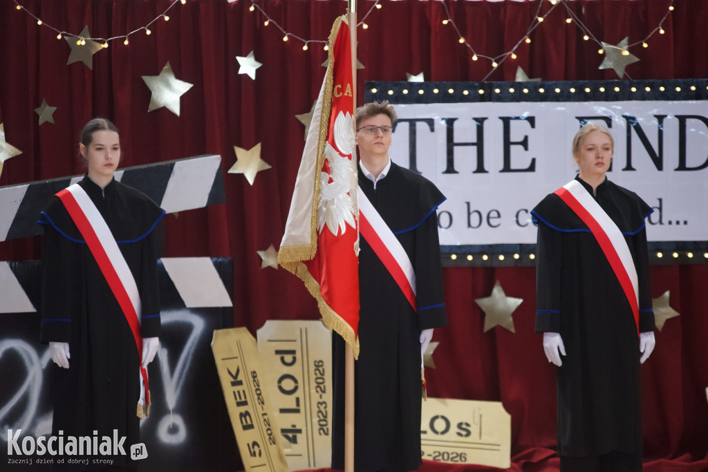 Zakończenie szkoły przez maturzystów „Ratajczaka”