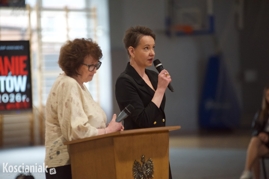 Zakończenie szkoły przez maturzystów „Ratajczaka”