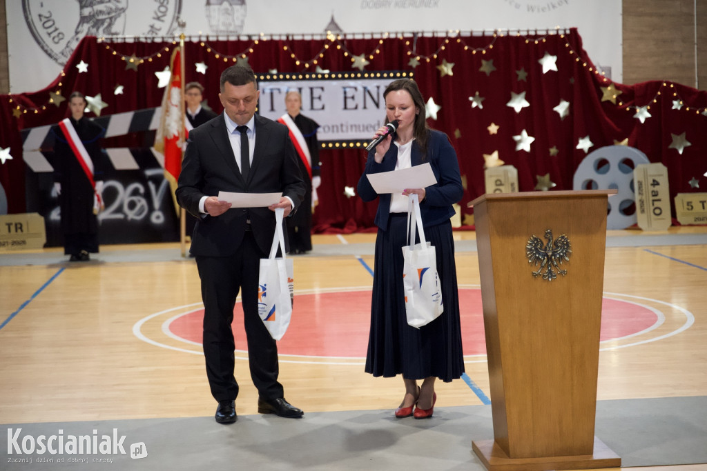 Zakończenie szkoły przez maturzystów „Ratajczaka”