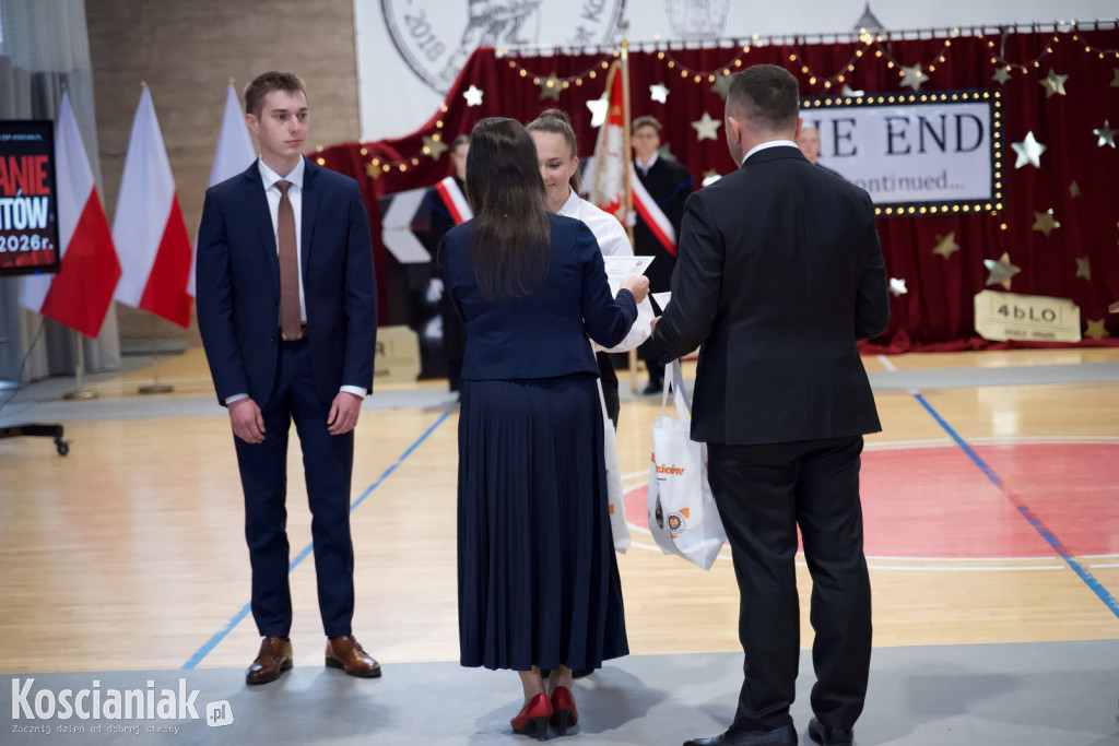 Zakończenie szkoły przez maturzystów „Ratajczaka”