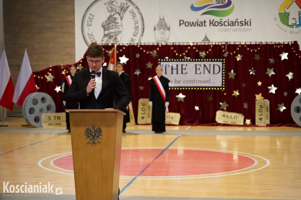 Zakończenie szkoły przez maturzystów „Ratajczaka”